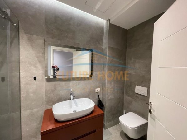 Tirane, jepet me qera apartament 2+1+Ballkon Kati 7, 170 m² 1.500 € (Qendër)
