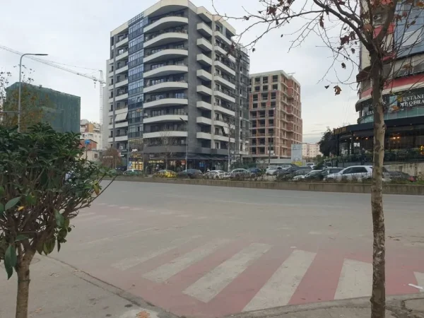 Tirane, jepet me qera nga Pronari, pa-komision garazh | post parkimi Kati -1, 18 m² 100 €