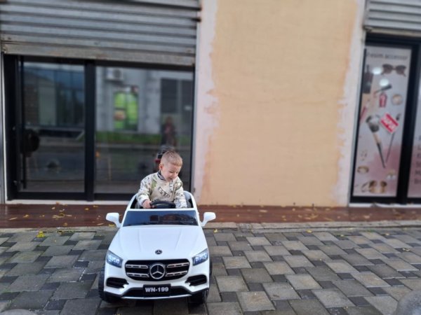 Tirane, jap me qera dyqan Kati 1, 30 m² 170 € (Astir)