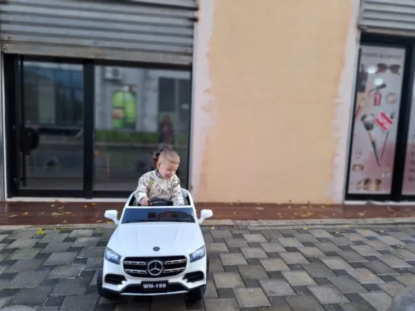 Tirane, jap me qera dyqan Kati 1, 30 m² 170 € (Astir)