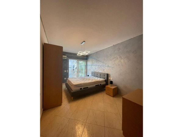 Tirane, shitet apartament 2+1+Ballkon Kati 4, 99 m² 182.000 € (Ish Parku)