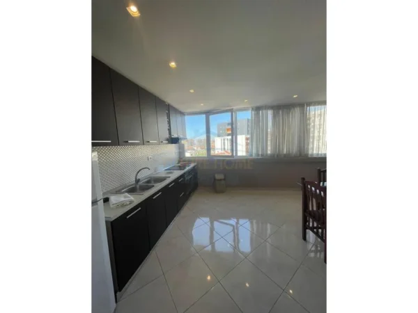 Tirane, shitet apartament 2+1+Ballkon Kati 4, 99 m² 182.000 € (Ish Parku)
