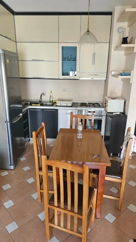 Tirane, jepet me qera apartament 2+1+Ballkon , 85 m² 600 € (Berryli)