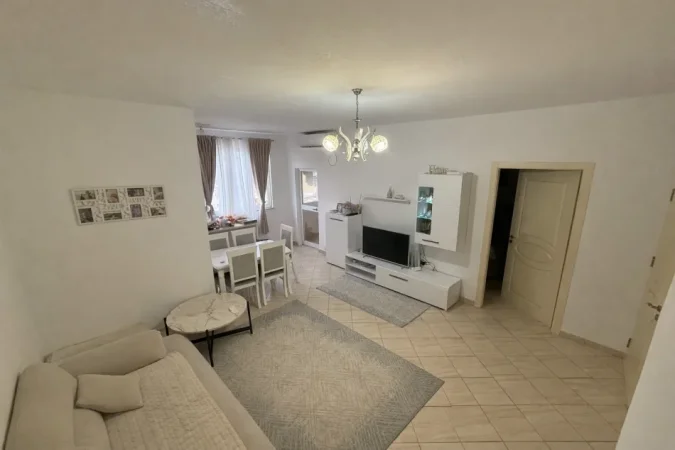 Tirane, shitet apartament 1+1+Ballkon Kati 6, 64 m² 78.000 € (Fushe-Mezez mrapa Ardenos me ashensor i mobiluar)