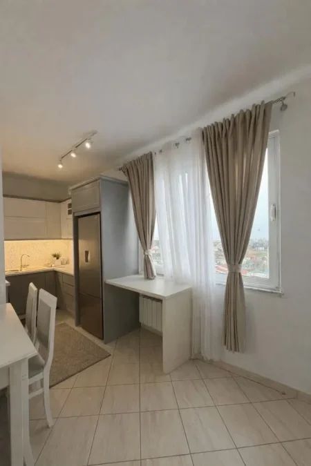 Tirane, shitet apartament 1+1+Ballkon Kati 6, 64 m² 78.000 € (Fushe-Mezez mrapa Ardenos me ashensor i mobiluar)