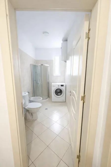 Tirane, shitet apartament 1+1+Ballkon Kati 6, 64 m² 78.000 € (Fushe-Mezez mrapa Ardenos me ashensor i mobiluar)