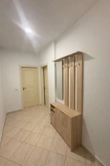 Tirane, shitet apartament 1+1+Ballkon Kati 6, 64 m² 78.000 € (Fushe-Mezez mrapa Ardenos me ashensor i mobiluar)