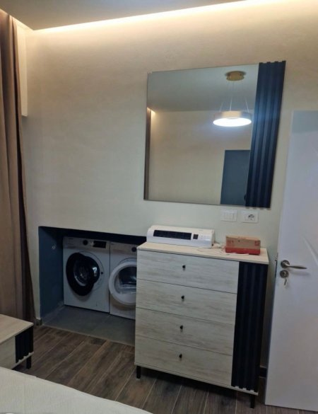 Tirane, jepet me qera apartament 2+1 Kati 0, 84 m² 700 € (stacioni i trenit)