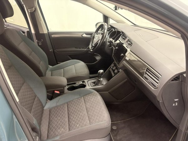 Durres, shes minivan | minibus Volkswagen Touran IQ Drive 1.5TSI 7Vende Benzin, blu automatik Klima 95.350 km 22.500 €