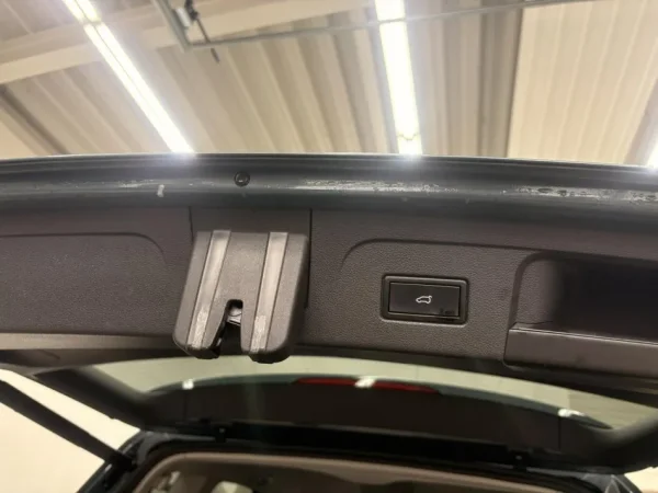 Durres, shes minivan | minibus Volkswagen Touran IQ Drive 1.5TSI 7Vende Benzin, blu automatik Klima 95.350 km 22.500 €