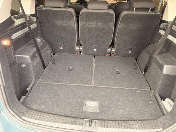 Durres, shes minivan | minibus Volkswagen Touran IQ Drive 1.5TSI 7Vende Benzin, blu automatik Klima 95.350 km 22.500 €