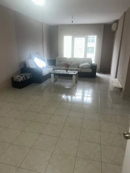 Tirane, jepet me qera apartament 2+1+Aneks+Ballkon Kati 4, 110 m² 500 € (blloku gintash afer postes)