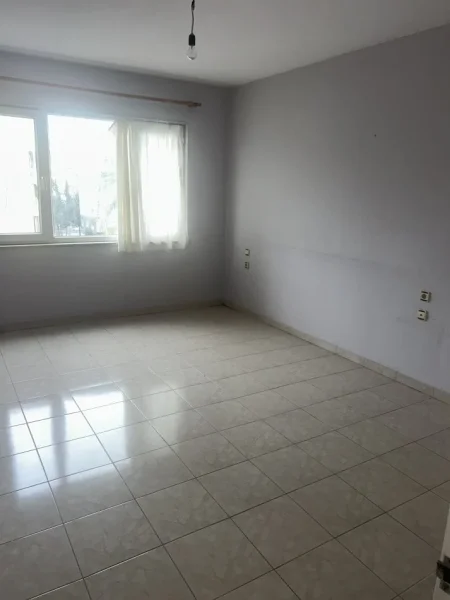 Tirane, jepet me qera apartament 2+1+Aneks+Ballkon Kati 4, 110 m² 500 € (blloku gintash)