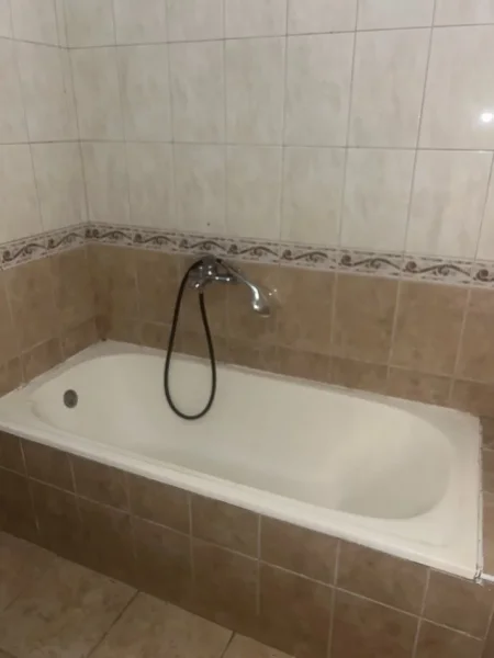 Tirane, jepet me qera apartament 2+1+Aneks+Ballkon Kati 4, 110 m² 500 € (blloku gintash)