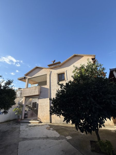 Tirane, jepet me qera Vile 2 Katshe , 150 m² 