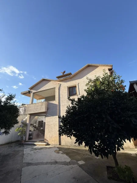 Tirane, jepet me qera Vile 2 Katshe , 150 m² 