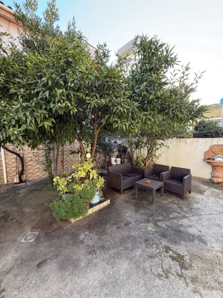 Tirane, jepet me qera Vile 2 Katshe , 150 m² 