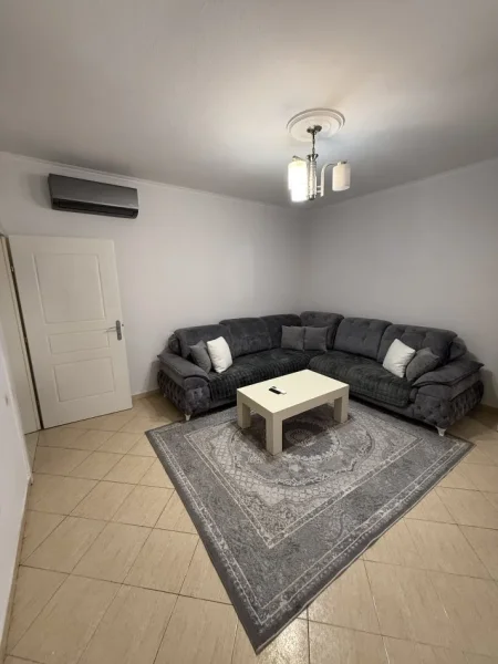 Tirane, jepet me qera Vile 2 Katshe , 150 m² 