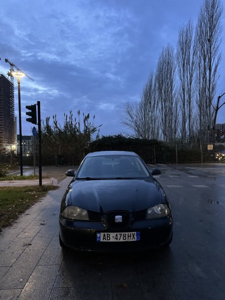 Tirane, shes makine Seat Cordoba 1.4 Nafte, e zeze manuale Kondicioner 2.200 €