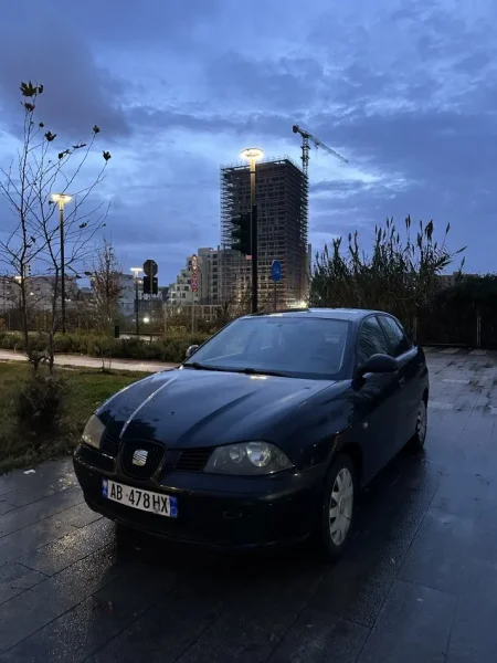 Tirane, shes makine Seat Cordoba 1.4 Nafte, e zeze manuale Kondicioner 2.200 €