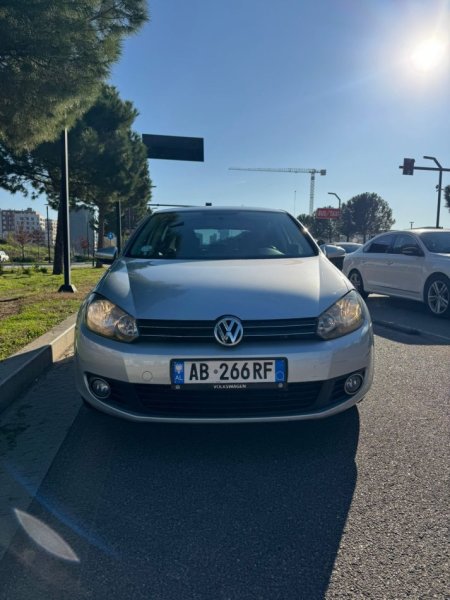 Tirane, shes makine Volkswagen Golf 6 , gri metalizato automatik Kondicioner 253.006 km 5.600 €
