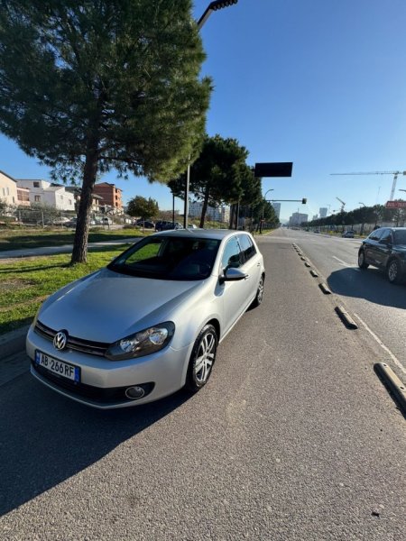 Tirane, shes makine Volkswagen Golf 6 , gri metalizato automatik Kondicioner 253.006 km 5.600 €