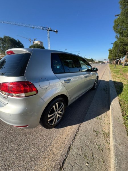 Tirane, shes makine Volkswagen Golf 6 , gri metalizato automatik Kondicioner 253.006 km 5.600 €