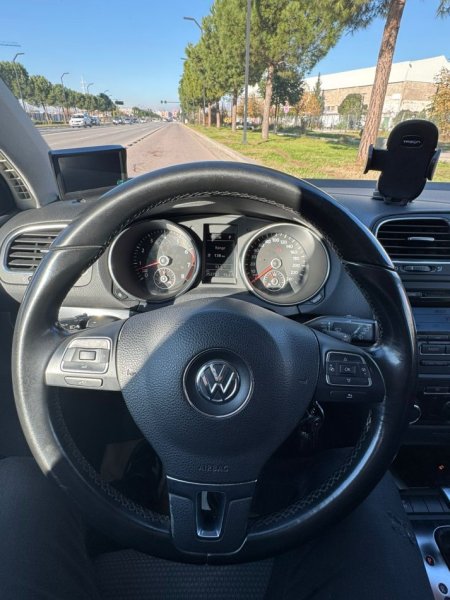 Tirane, shes makine Volkswagen Golf 6 , gri metalizato automatik Kondicioner 253.006 km 5.600 €