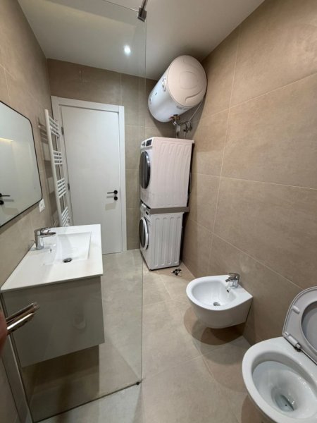 Tirane, jepet me qera apartament 1+1 Kati 5, 70 m² 750 € (Komuna e Parisit)