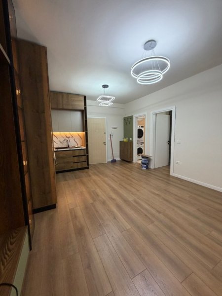 Tirane, jepet me qera apartament 1+1 Kati 5, 70 m² 750 € (Komuna e Parisit)