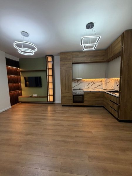 Tirane, jepet me qera apartament 1+1 Kati 5, 70 m² 750 € (Komuna e Parisit)