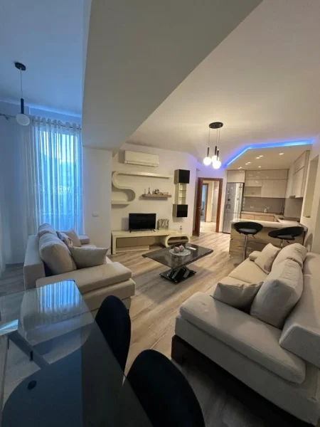 Tirane, jepet me qera apartament 2+1 Kati 2, 100 m² 800 € (Komuna e Parisit)