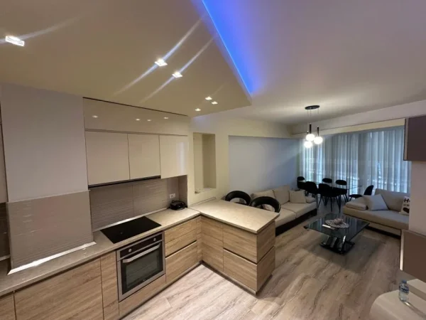 Tirane, jepet me qera apartament 2+1 Kati 2, 100 m² 800 € (Komuna e Parisit)