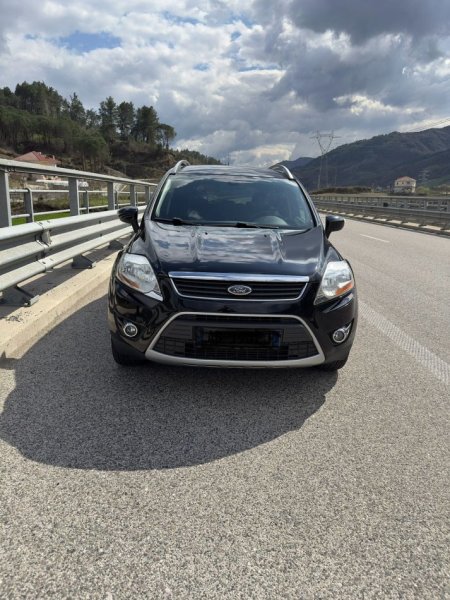 Tirane, shes makine Ford KUGA Nafte, e zeze automatik Klima 215.000 km 6.800 €