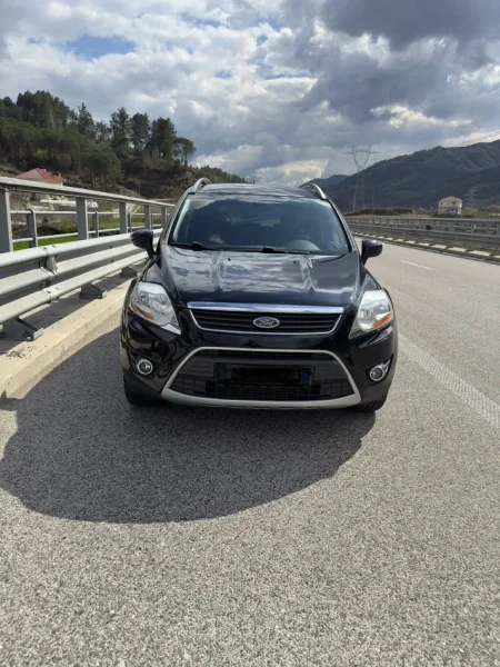 Tirane, shes makine Ford KUGA Nafte, e zeze automatik Klima 215.000 km 6.800 €