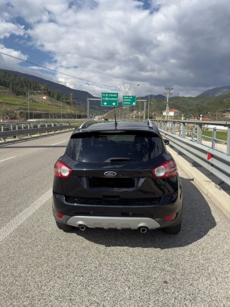Tirane, shes makine Ford KUGA Nafte, e zeze automatik Klima 215.000 km 6.800 €