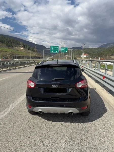 Tirane, shes makine Ford KUGA Nafte, e zeze automatik Klima 215.000 km 6.800 €