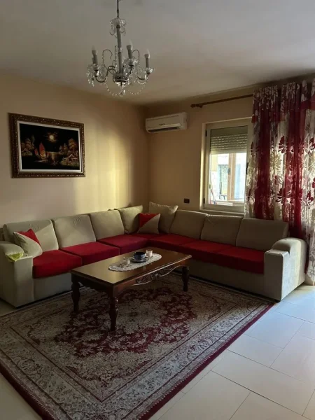 Tirane, jepet me qera apartament 3+1+Ballkon Kati 1, 400 € (Rr.Frosina Plaku)