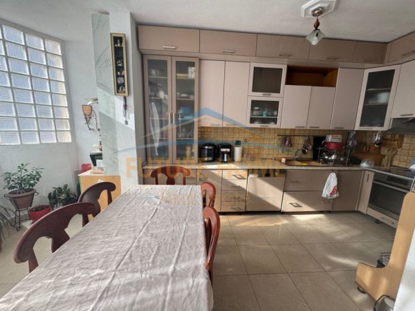 Tirane, shitet apartament Kati 3, 110 m² 211.500 €