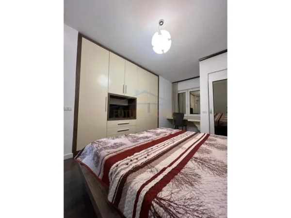 Tirane, shitet apartament Kati 6, 180.000 €