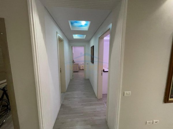 Tirane, shitet apartament , 94 m² 247.000 €