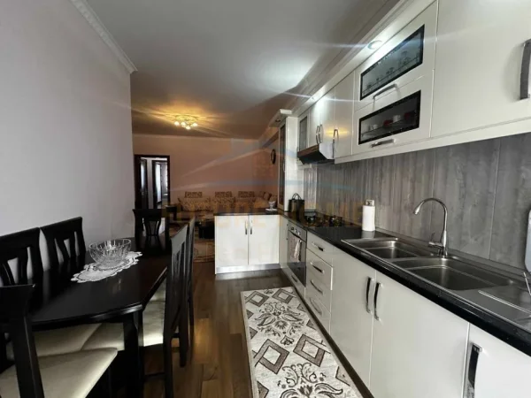 Tirane, shitet apartament Kati 7, 98 m² 165.000 €