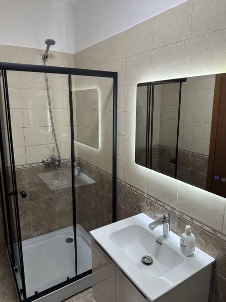 Tirane, jepet me qera apartament 2+1 Kati 1, 65.000 € (Rruga don bosko)