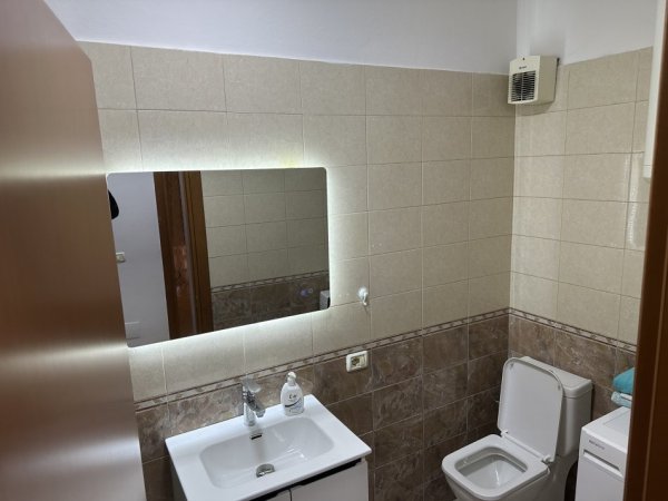 Tirane, jepet me qera apartament 2+1 Kati 1, 65.000 € (Rruga don bosko)