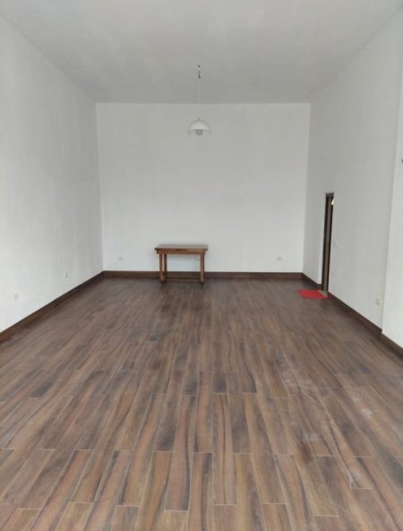 Tirane, jap me qera magazine Kati 0, 50 m² (Rruga Agush Gjergjevica, Rrethi Shkozes)