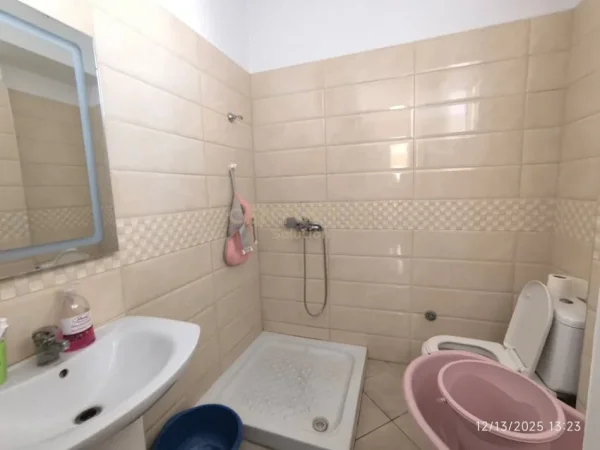 Tirane, jepet me qera apartament 2+1+Ballkon Kati 8, 103 m² 500 € (besim alla)