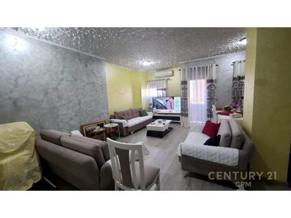 Tirane, jepet me qera apartament 1+1+Ballkon Kati 4, 79 m² 550 € (don bosco)