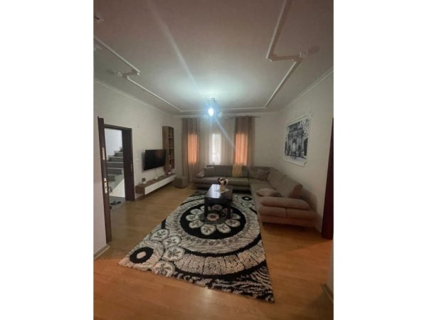 Tirane, jepet me qera apartament 3+1+Ballkon Kati 2, 115 m² 450 € (5 maji)