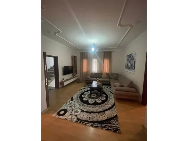 Tirane, jepet me qera apartament 3+1+Ballkon Kati 2, 115 m² 450 € (5 maji)