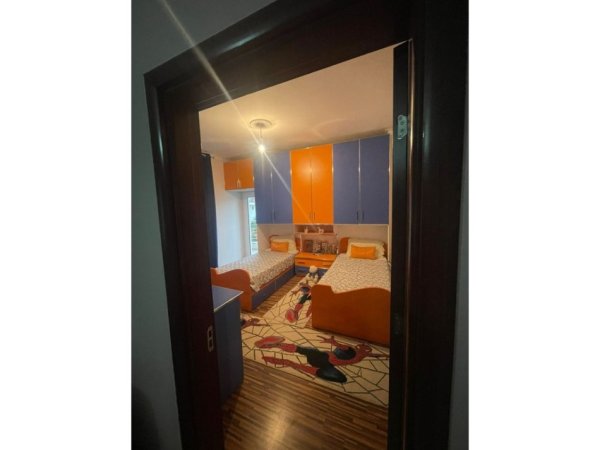 Tirane, jepet me qera apartament 3+1+Ballkon Kati 2, 115 m² 450 € (5 maji)